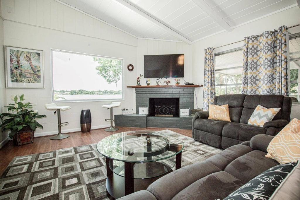 Lake Silver Retreat lll - carbon neutral hotel in Winter Haven