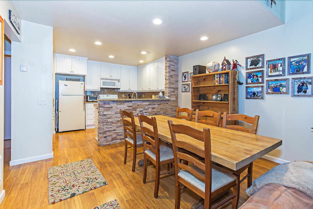 St Moritz 42 Two Bedroom Condo — 4-Star Luxury Hotel in Mammoth Lakes, United States