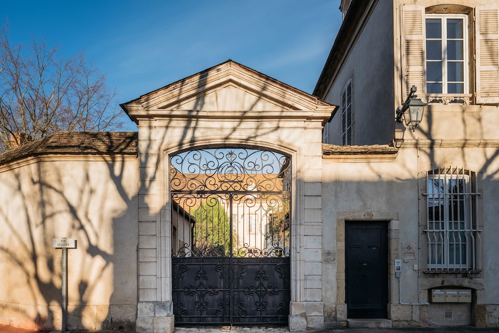 La Maison des Courtines — 4-Star Luxury Hotel in Beaune, France