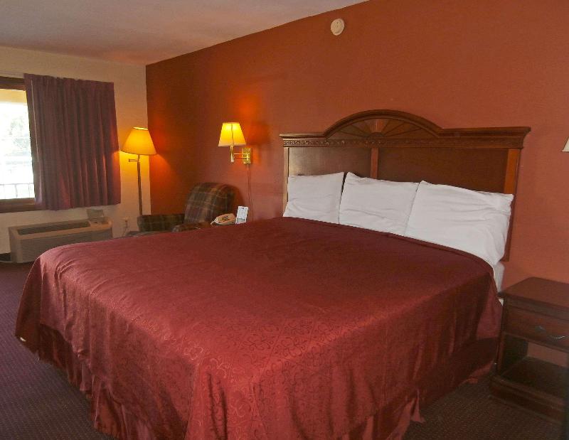 Rodeway Inn - photo 12