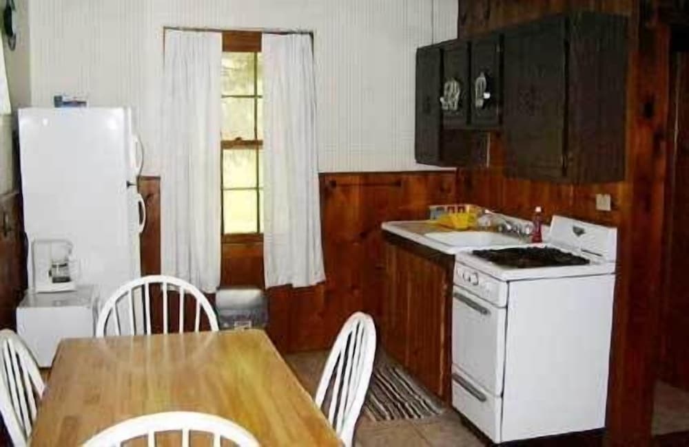 The Elms Waterfront Cottages - photo 35