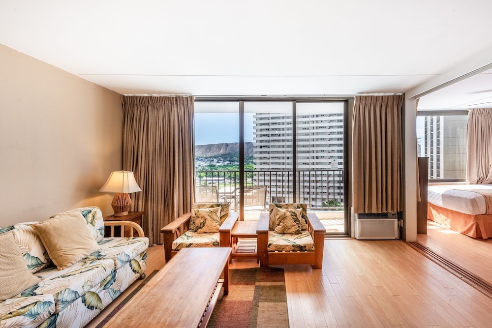 Spacious 14th Floor Corner Suite Partial Diamond Head and Ocean Views FREE Parking by Koko Resort Vacation Rentals - photo 11