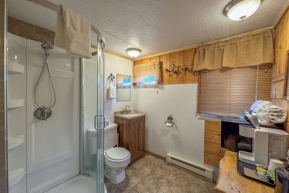 Chinook Winds Motel - photo 123