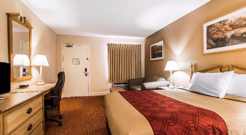 Econo Lodge Madison Airport - photo 20