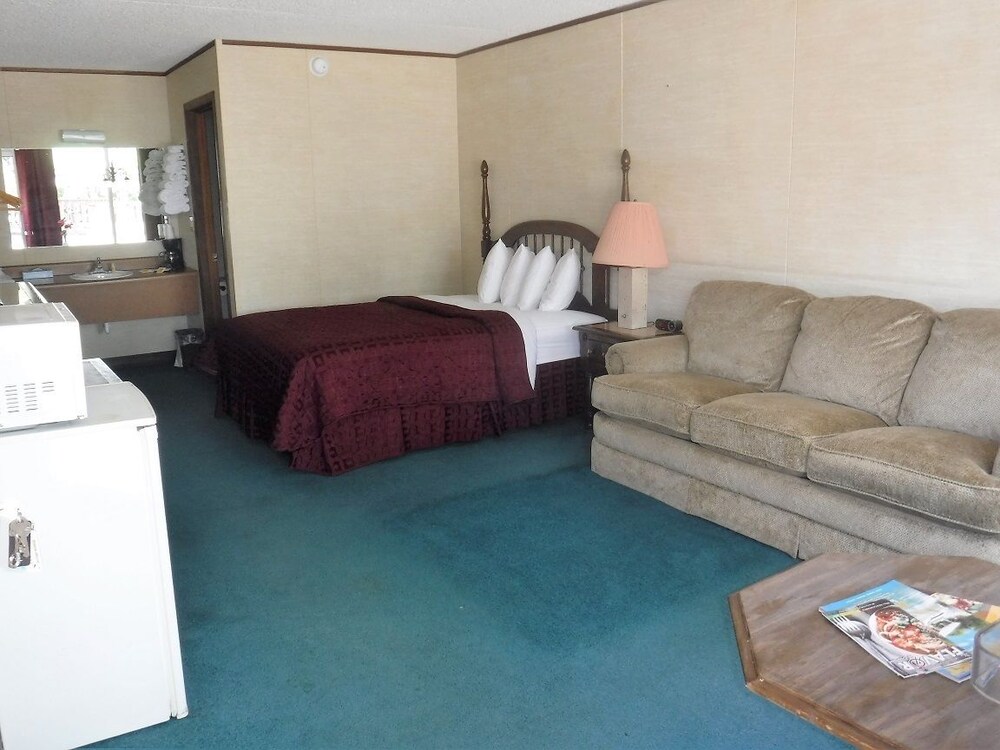 Colonial Mountain Inn - photo 10