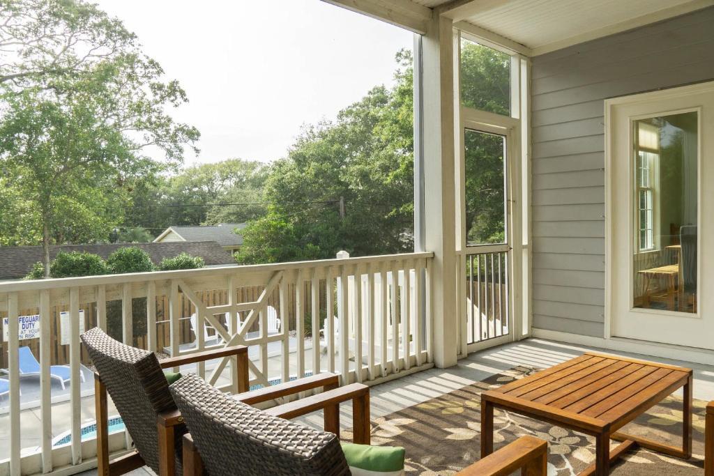 Time Stands Still by Oak Island Accommodations - featured photo