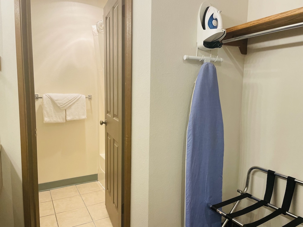 America's Best Value Inn Sandpoint - photo 32