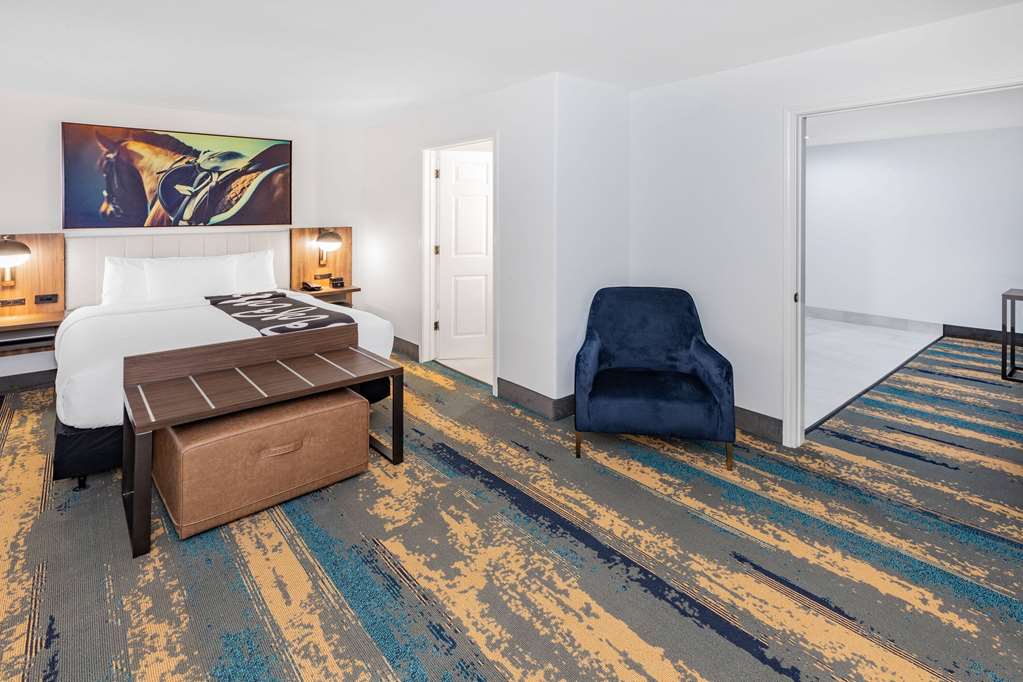 La Quinta Inn & Suites by Wyndham Pharr RGV Medical Center - photo 12