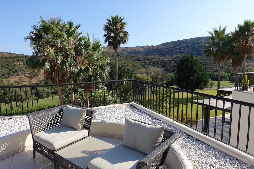 Sanroque Club Apartment — 4-Star Luxury Hotel in San Roque, Spain