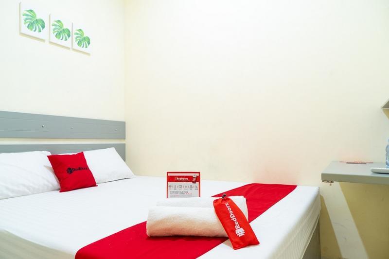 RedDoorz near CBD Ciledug in Tangerang, Indonesia