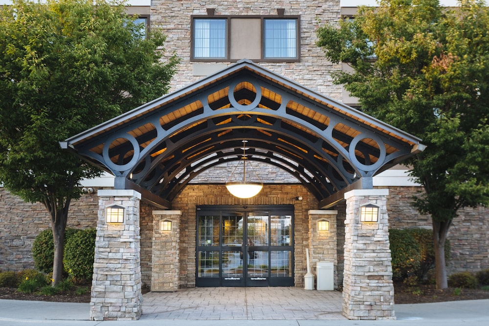 Staybridge Suites Toledo Maumee by IHG - photo 34