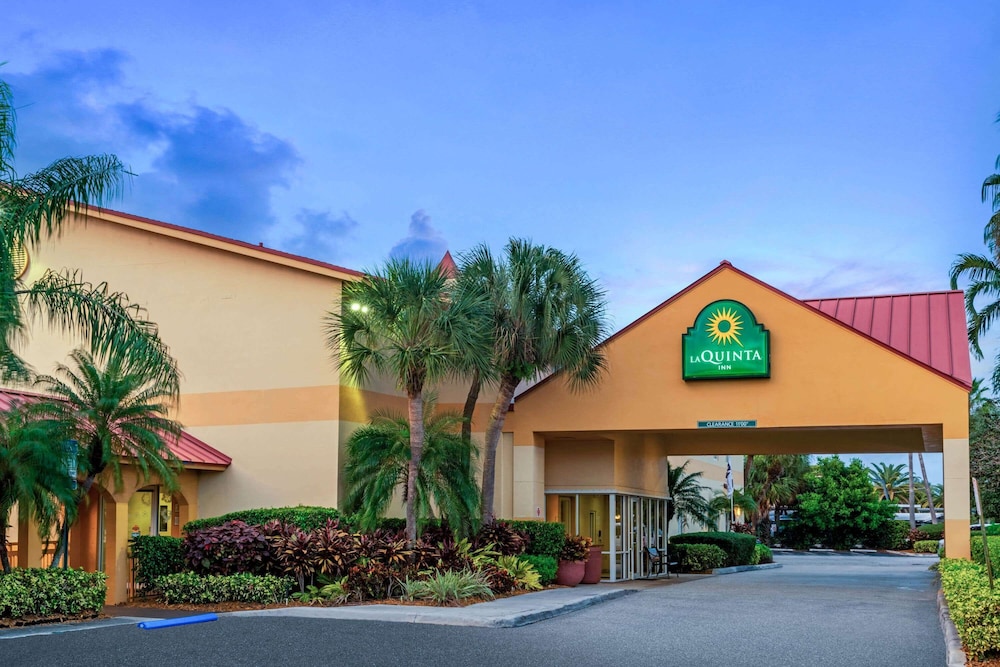 La Quinta by Wyndham Fort Lauderdale Pompano Beach - photo 2