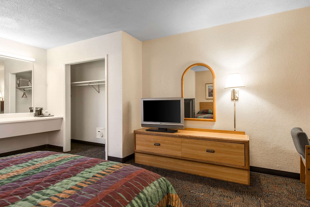 Rodeway Inn & Suites Colorado Springs CO - photo 34