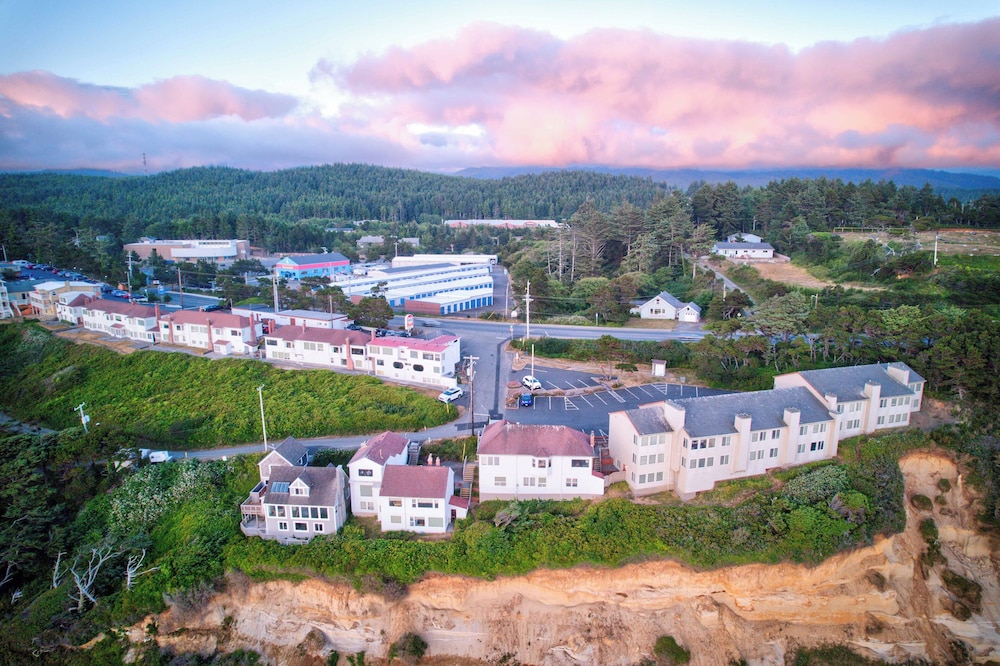 Ester Lee Oceanview Inn - photo 92