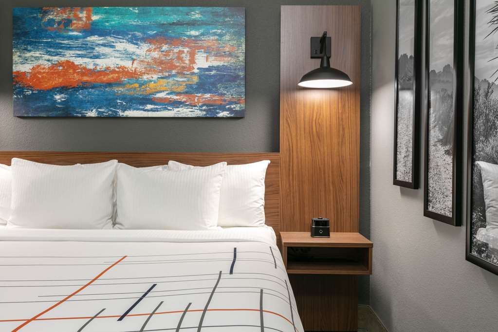 La Quinta Inn & Suites by Wyndham Jacksonville TX - photo 21