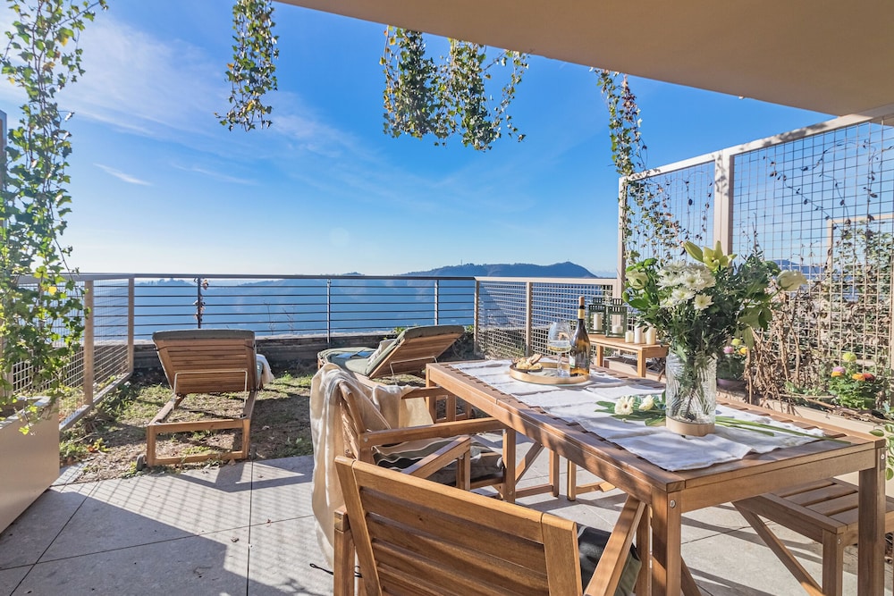 Aurora Apartment by Rent all Como — 4-Star Luxury Hotel in Como, Italy