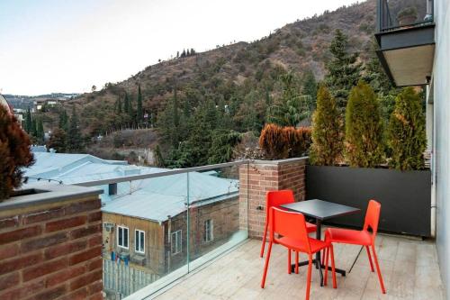 Stylish 2 BR 2 Balconies Apartment In Old Tbilisi