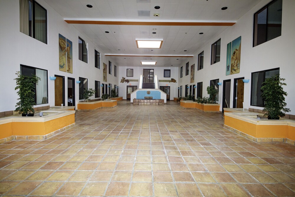Howard Johnson by Wyndham Gallup - photo 14