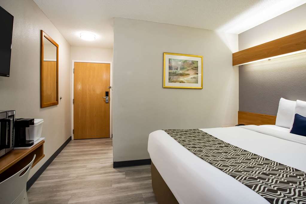 Microtel Inn & Suites by Wyndham Southern Pines Pinehurst - photo 8