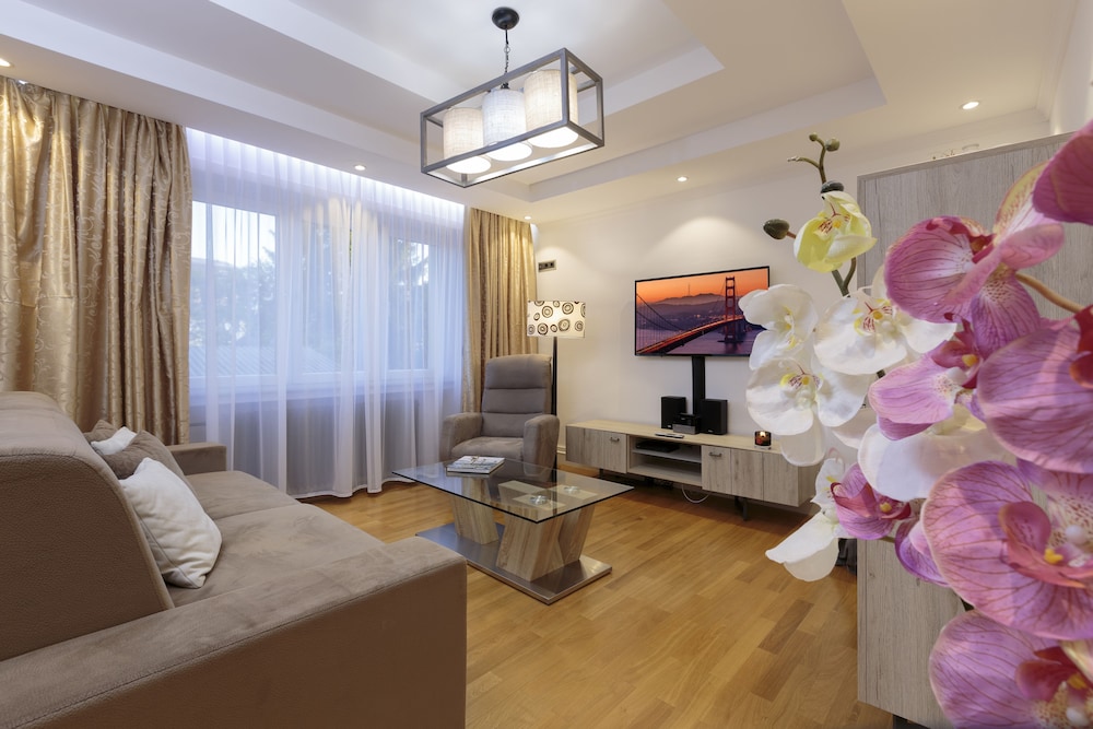 The Queen Luxury Apartments Villa Giada — 4-Star Luxury Hotel in Hesperange, Luxembourg