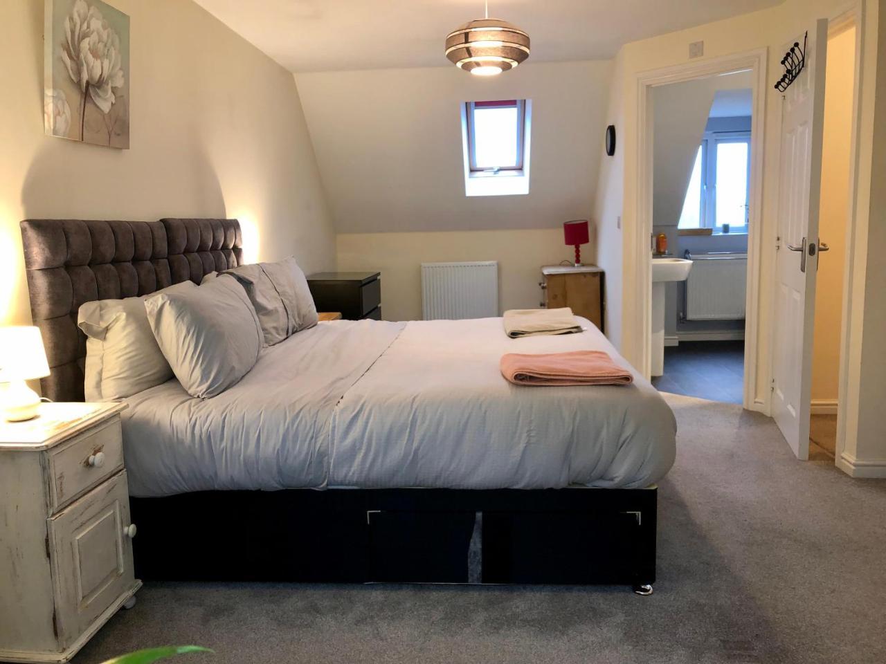 Entire 4 Bed Townhouse — 4-Star Luxury Hotel in Exeter, United Kingdom