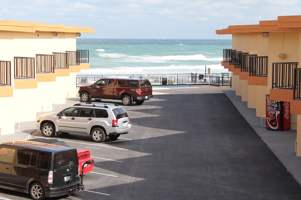 Grand Prix Motel On The Beach — Daytona Beach Shores