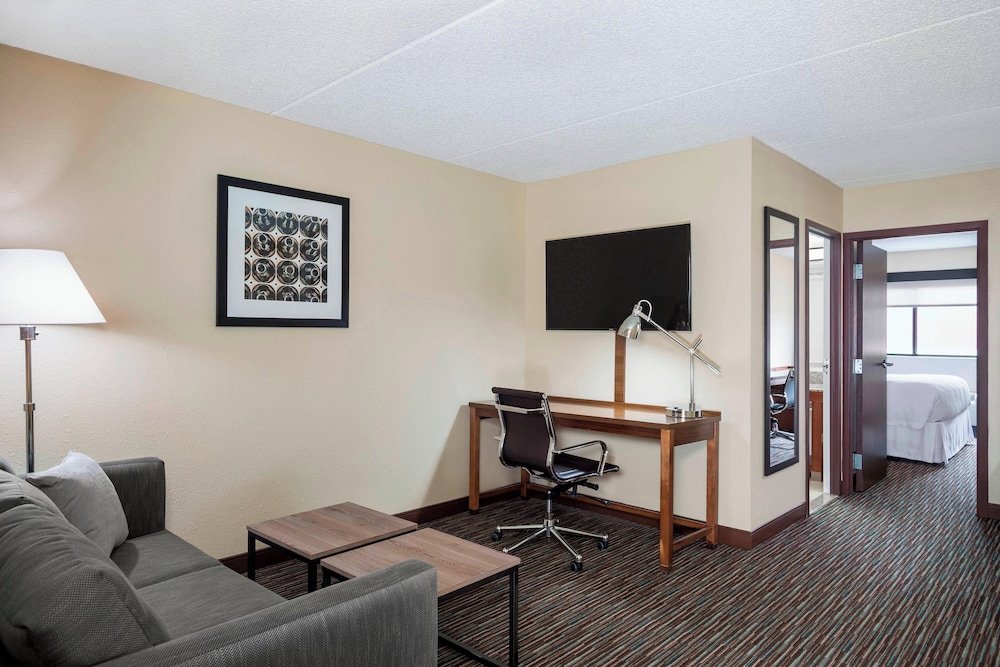 Royle Hotel Milwaukee Airport - photo 4