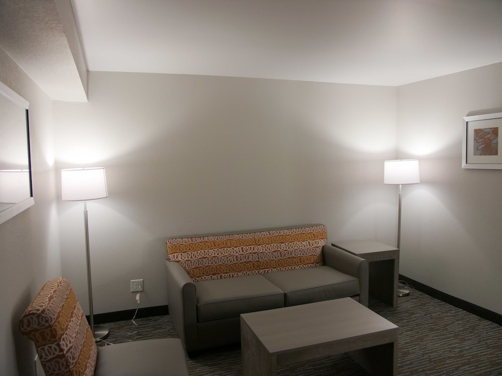 Wingate by Wyndham Louisville Fair and Expo - photo 25
