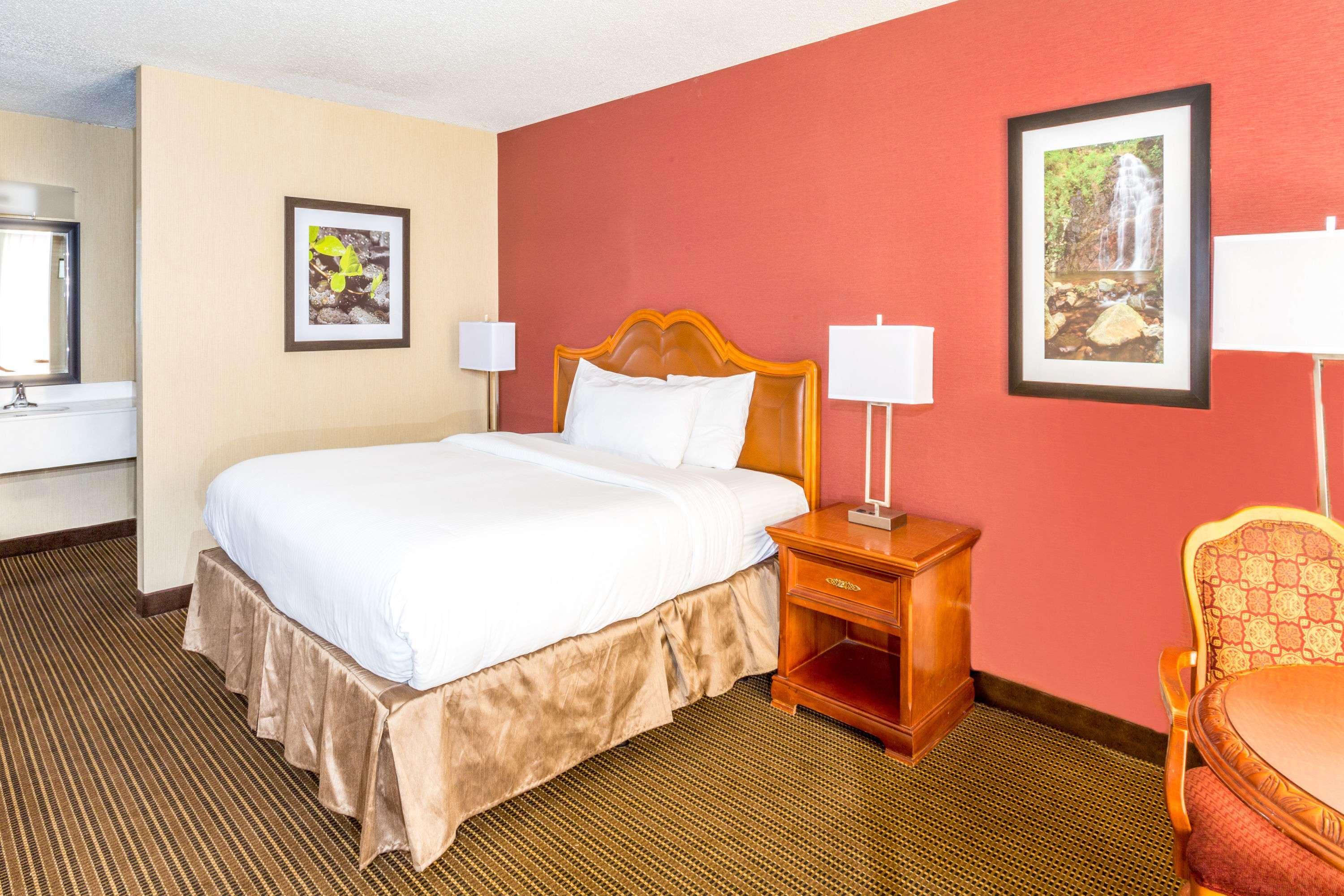 Ramada by Wyndham Salt Lake City North Temple - photo 6