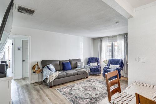 1 Mi to Las Vegas Strip Home with Patio and Grill