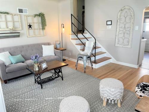Peaceful Farmhouse Style Czech Village And Newbo Area — 4-Star Luxury Hotel in Cedar Rapids, United States