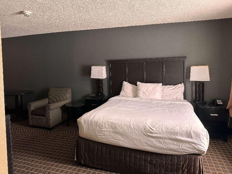 Days Inn by Wyndham Muskegon - photo 81