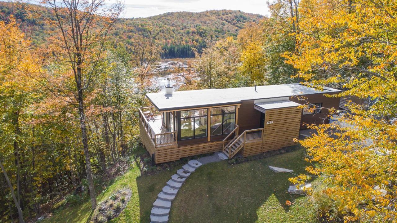Modern Chalet with Mountain and Lake view by Reserver.ca — 4-Star Luxury Hotel in Sainte-Adele, Canada