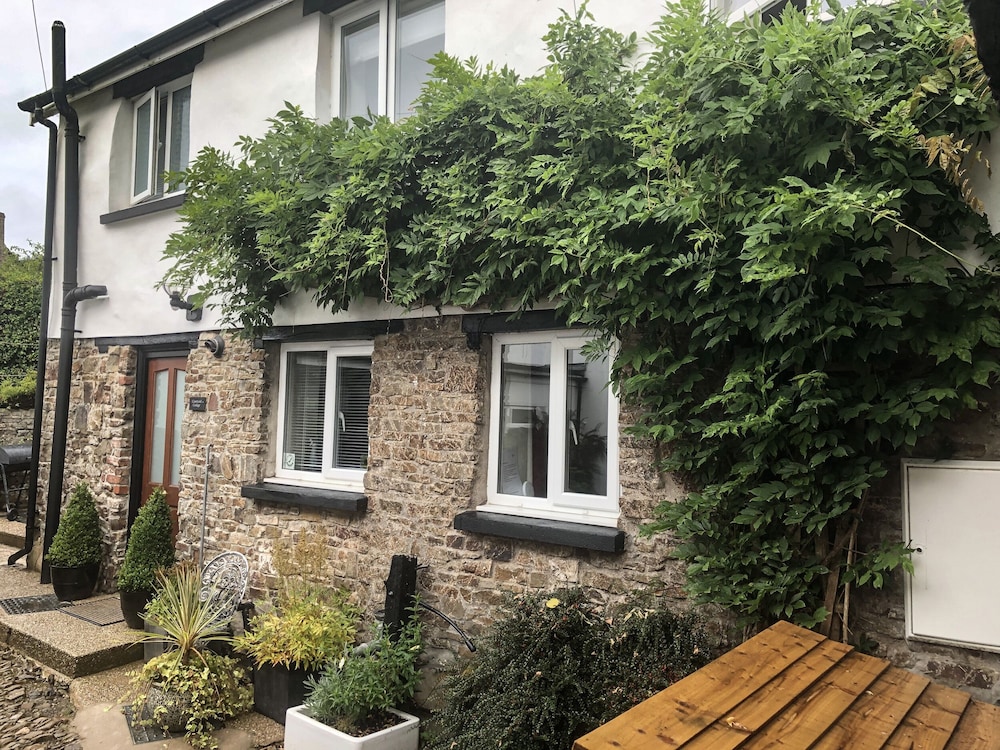 Courtyard Cottage — 4-Star Luxury Hotel in Barnstaple, United Kingdom