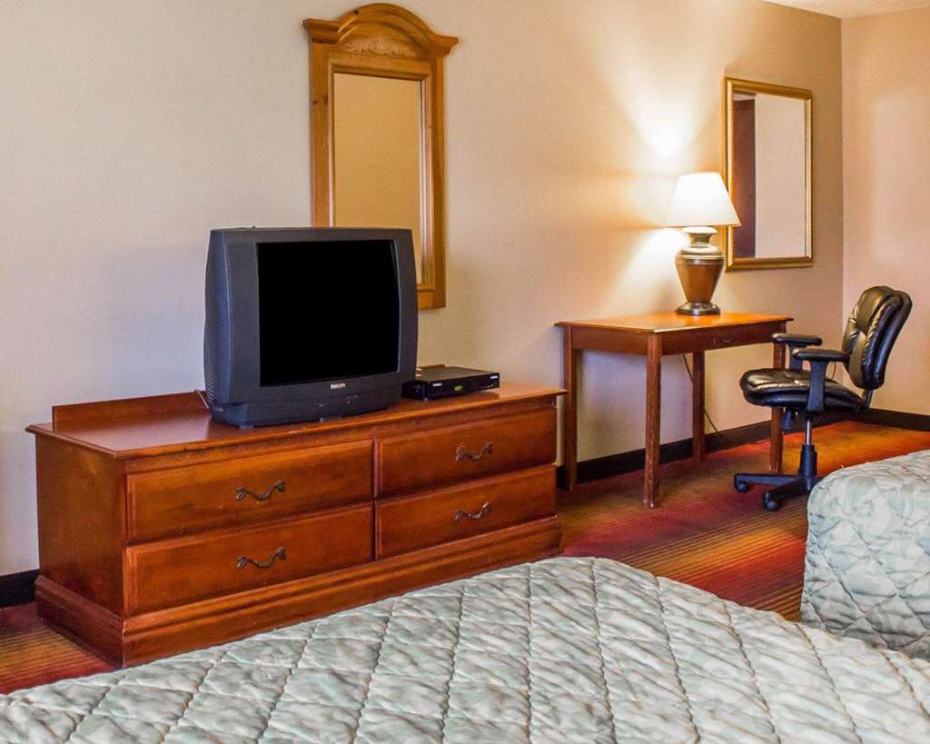 Rodeway Inn Huntington Station Melville - photo 14