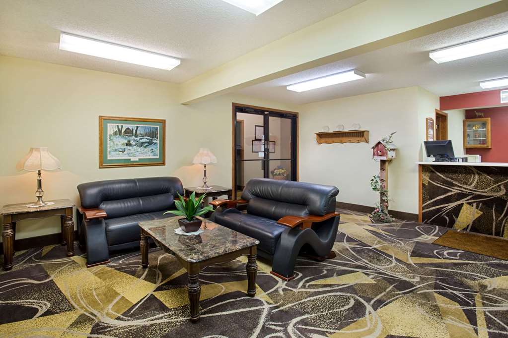 Super 8 by Wyndham Charles City - photo 3