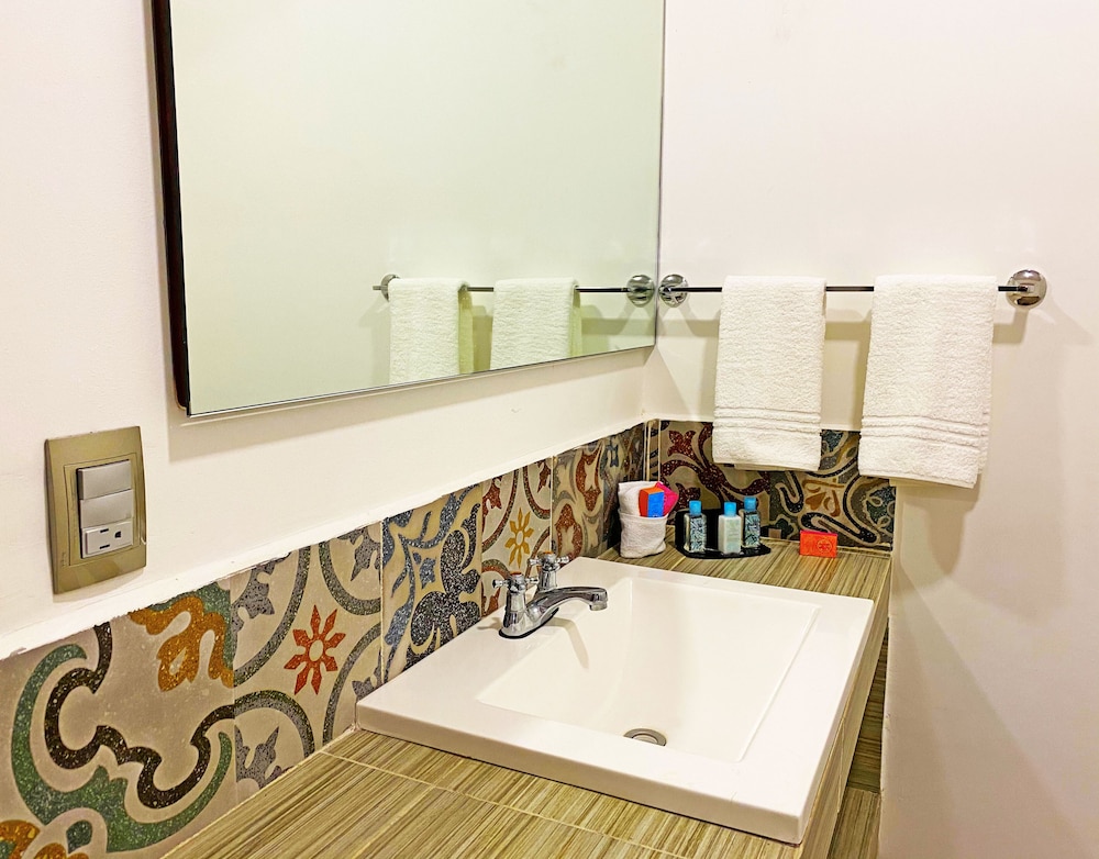 Bathroom sink