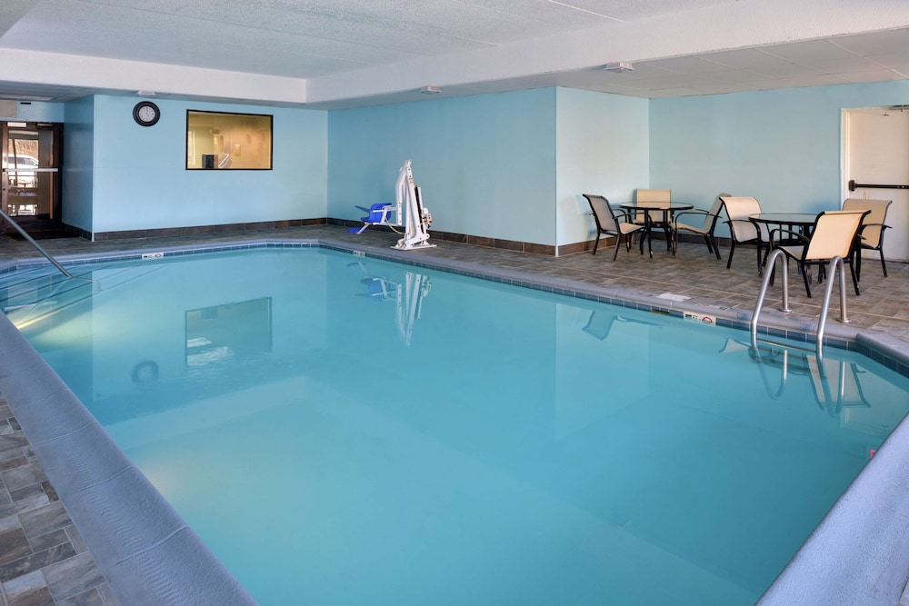 Hampton Inn Columbus East - photo 28