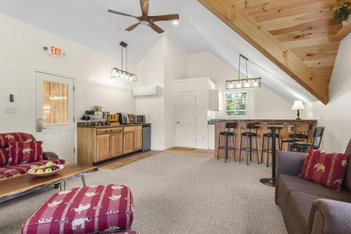 Blue Spruce Inn & Suites - photo 11