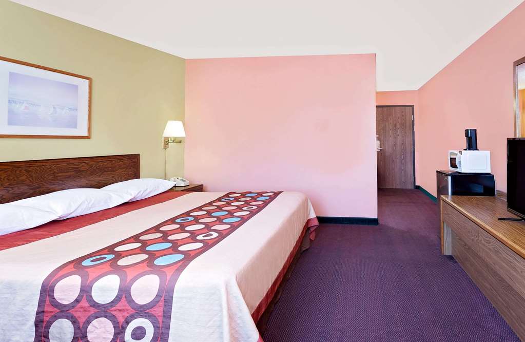 Super 8 by Wyndham Sturgeon Bay - photo 7