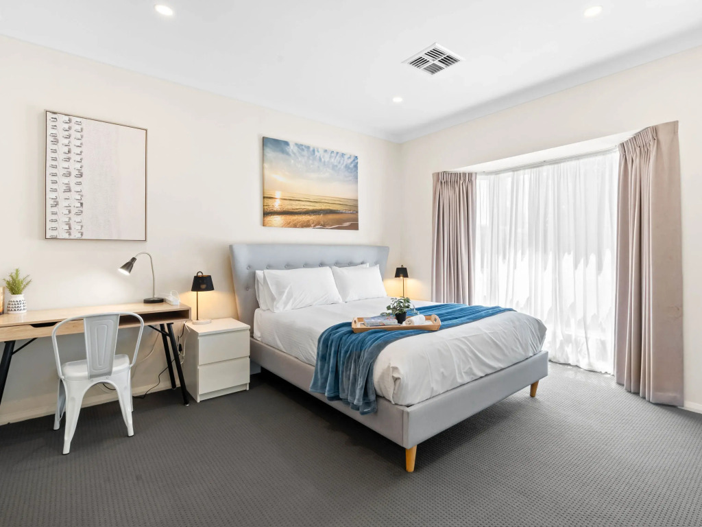 No stairs Big House Garage Richmond Residence 2 — 4-Star Luxury Hotel in Marleston, Australia