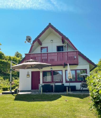 Ferienhaus Gestiefelter Kater am See im Bergland — hotel in Kirchheim