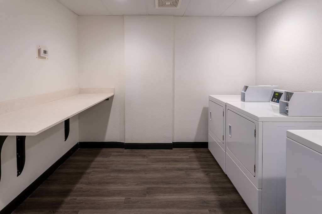 La Quinta Inn & Suites by Wyndham Maricopa Copper Sky - photo 37