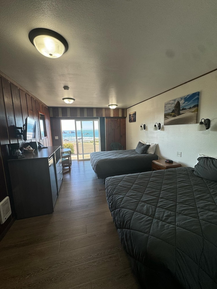 Sunset Oceanfront Lodging - photo 40