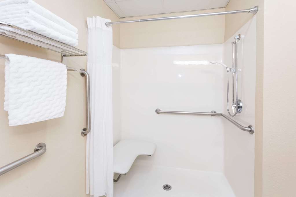 Days Inn & Suites by Wyndham Savannah North I 95 - photo 10