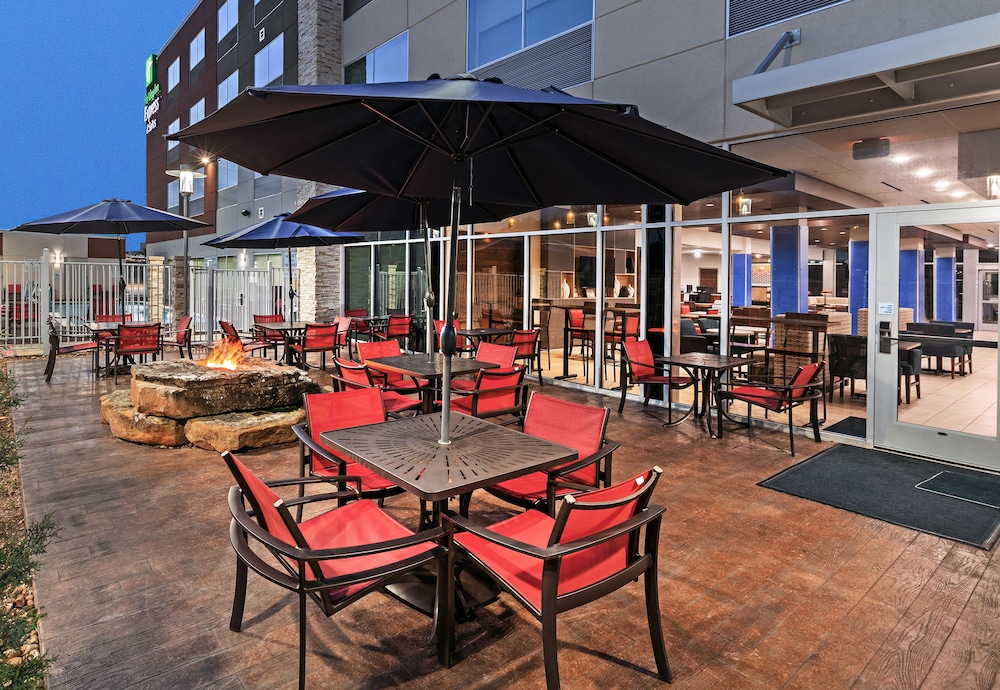 Holiday Inn Express & Suites Brenham South by IHG - photo 21