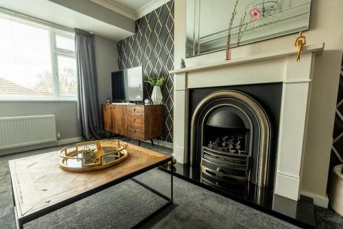 WOODFIELD ROAD Two bed in Harrogate with cosy living room fire.