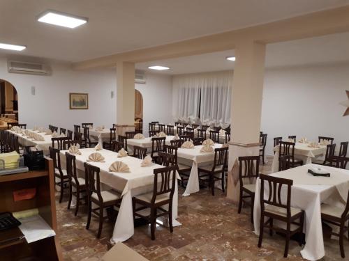 La Collinetta sas - carbon neutral hotel in Montazzoli
