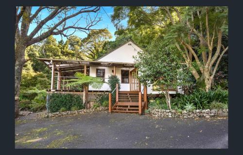 Hinterland Retreat on 30 acres Sleeps 6 - carbon neutral hotel in Unknown City