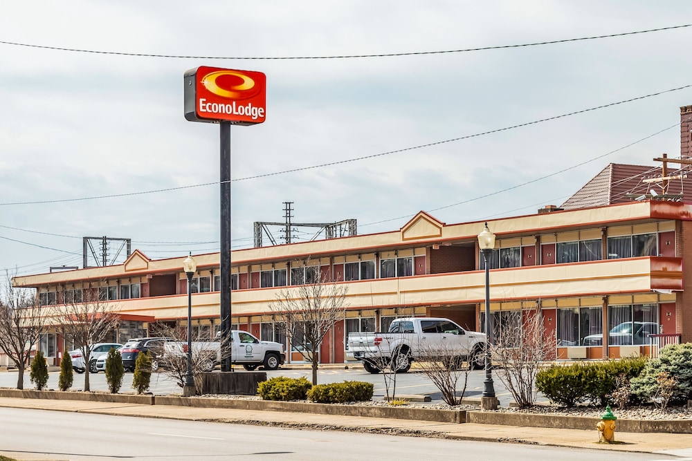 Econo Lodge - photo 32